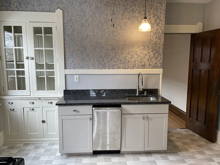 833 Grand Apartments — Photo 2