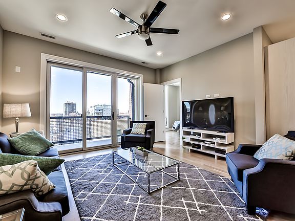 5th image of 680 N Milwaukee Ave #605