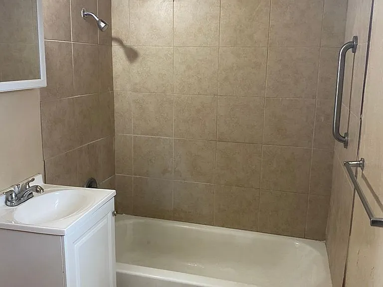 7412 Central Ave SW — Photo 5