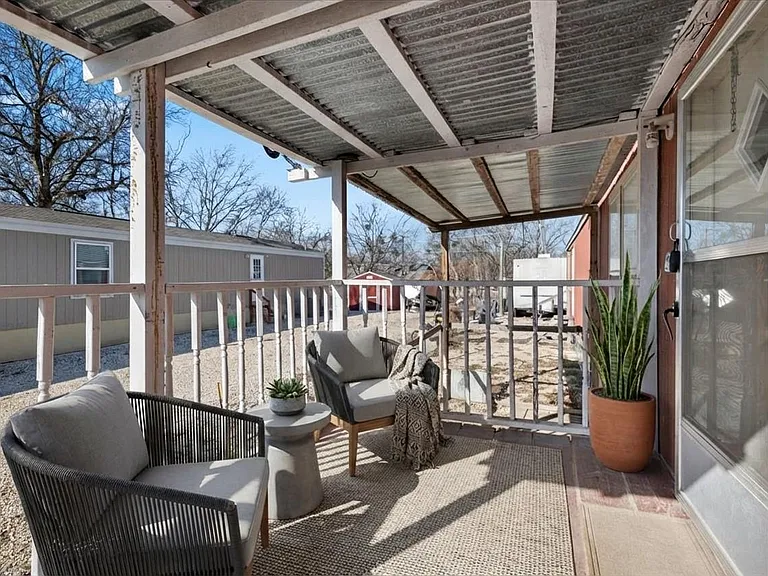 337 SW Front St — Photo 10