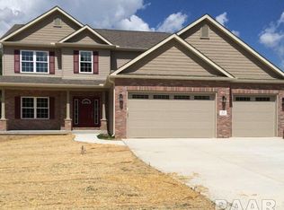 211 Windsor Dr, Germantown Hills, IL 61548