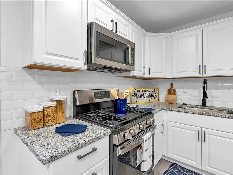 54 Mildred Ct — Photo 31