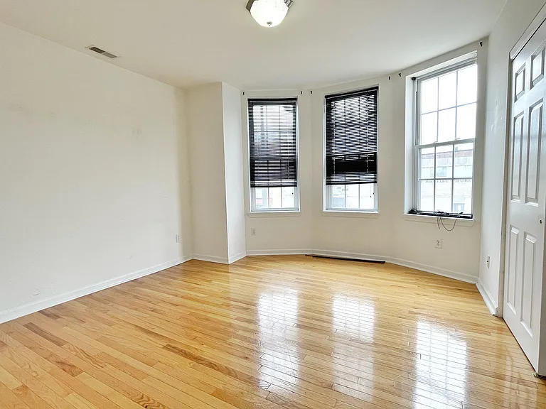 2403 S Broad St — Photo 15