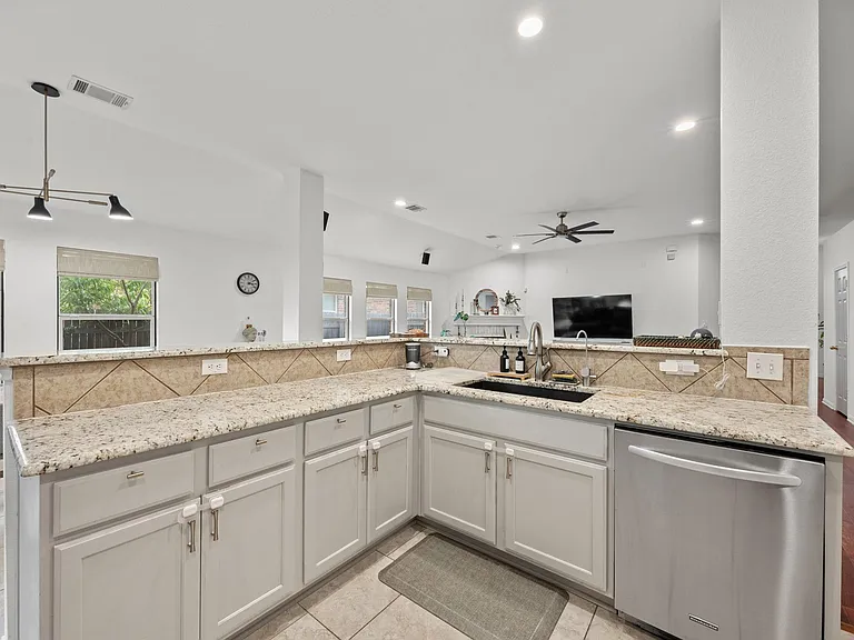 15609 Royal Dublin Dr — Photo 17