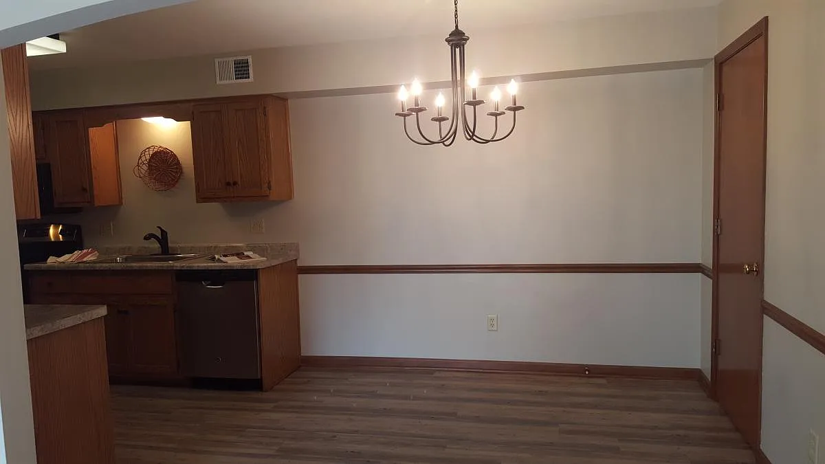 2 bed, 1.5 bath, 1362 sqft, $1,900 — Photo 1