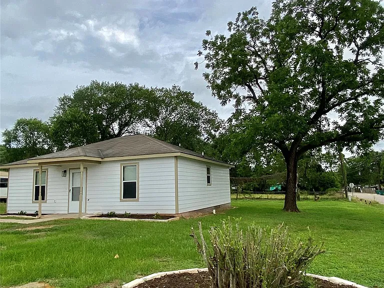 411 Lindley Dr — Photo 15