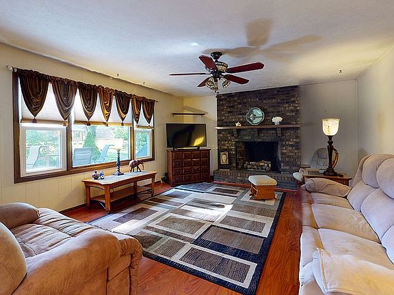 5th image of 807 Brae Burn Ln