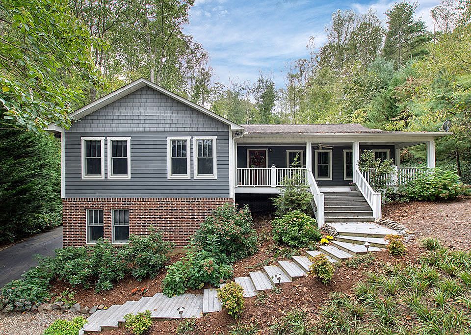 1st image of 27 Oak Hollow Dr
