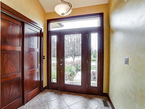 4th image of 548 Burnside Dr
