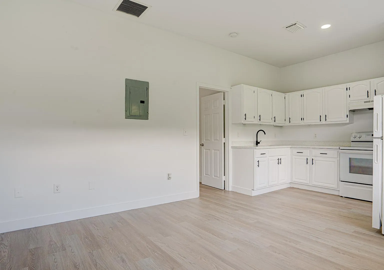 1330 NW 5th St - Unit 2 — Photo 3