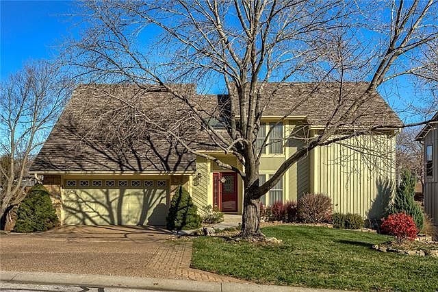 1st image of 4015 NE Woodridge Dr