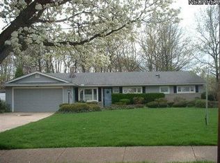 27187 Glouchester Dr, North Olmsted, OH 44070