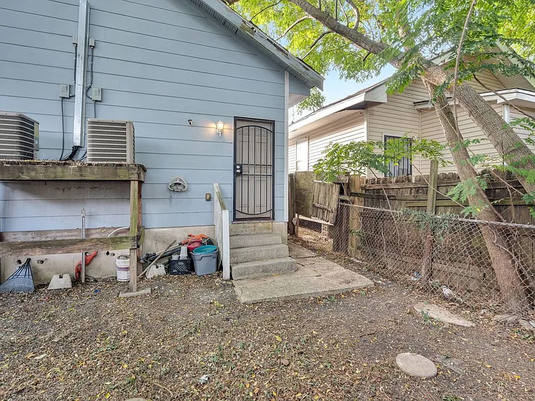 1907 Congress St — Photo 11