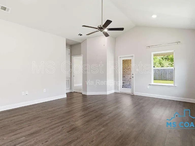 5723 Overland Dr — Photo 6