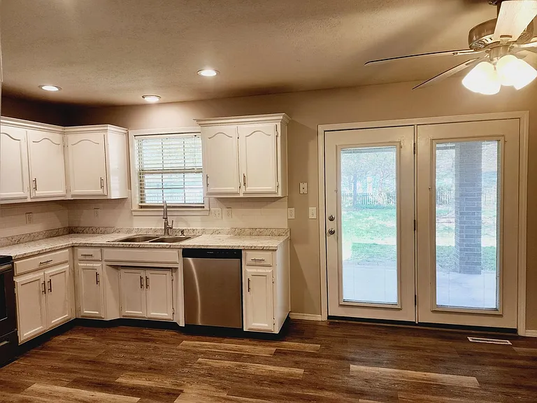 4303 S Sulgrove Ave — Photo 4