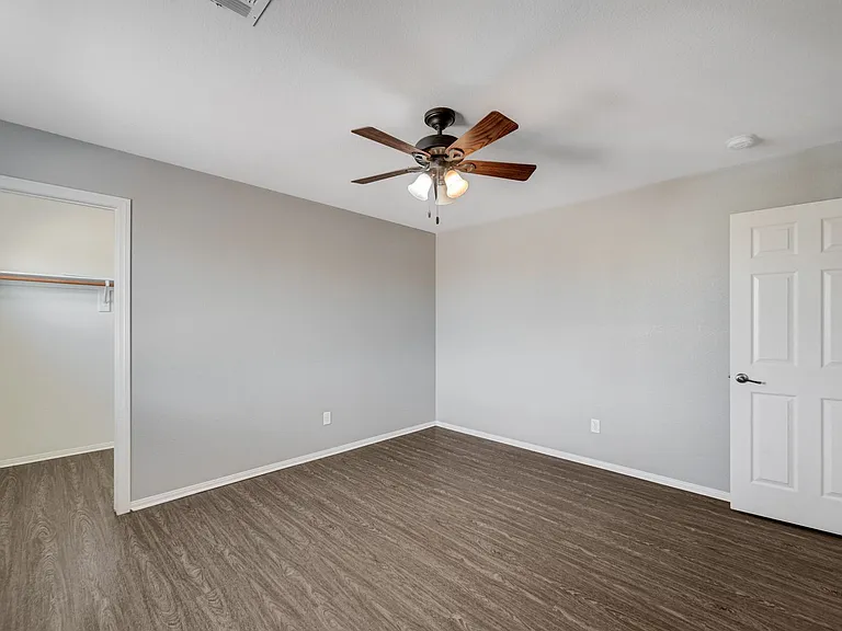 6637 Cliff Shore Ct — Photo 54