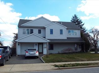 71 Bridle Ln, Hicksville, NY 11801