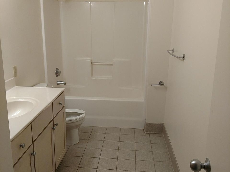 2nd image of 73 Washington St APT E8