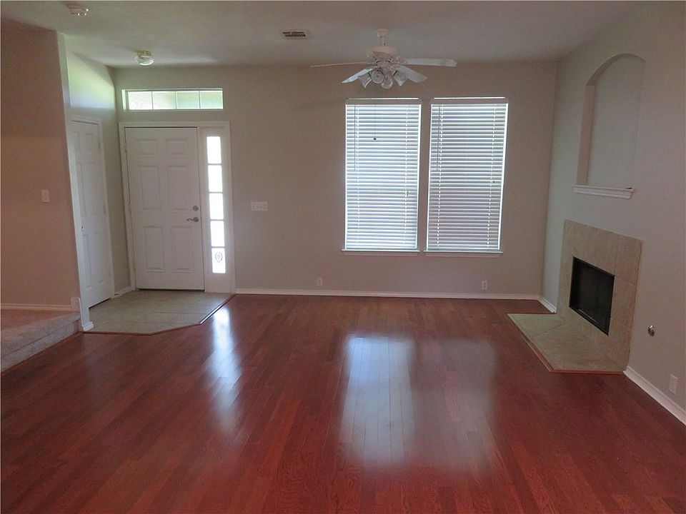 2nd image of 140 Utterback Private St