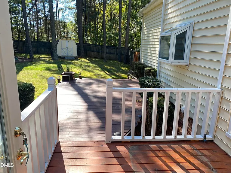 5 Trump Ct — Photo 20