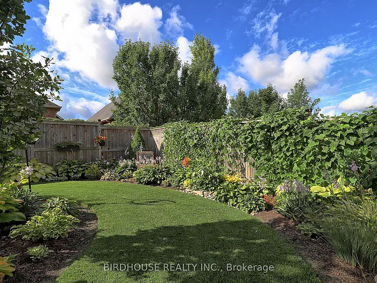 21 Ellis Cres — Photo 30