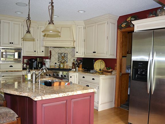 3rd image of 4425 Harbor Ln N