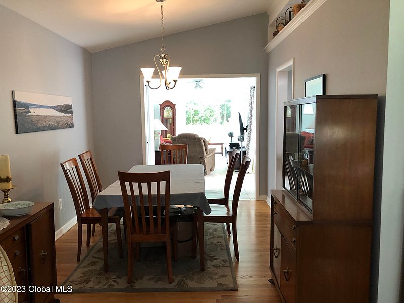5th image of 825 Warner Road