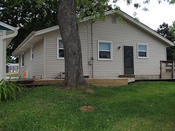 4th image of W182N8460 Bryn Mawr Ct