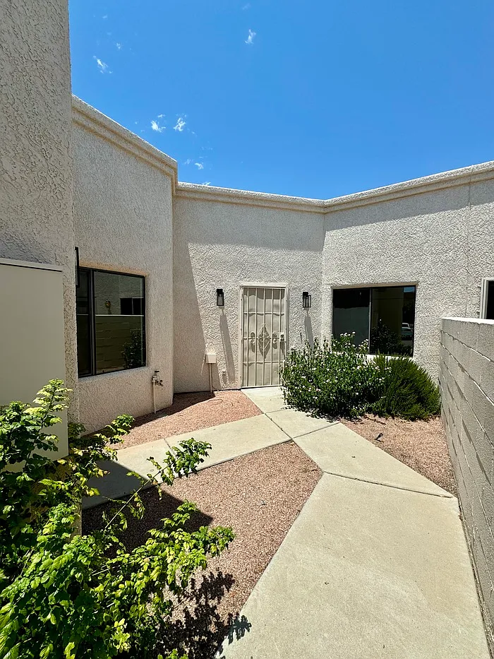 3 bed, 2.0 bath, 1310 sqft, $1,700 — Photo 1