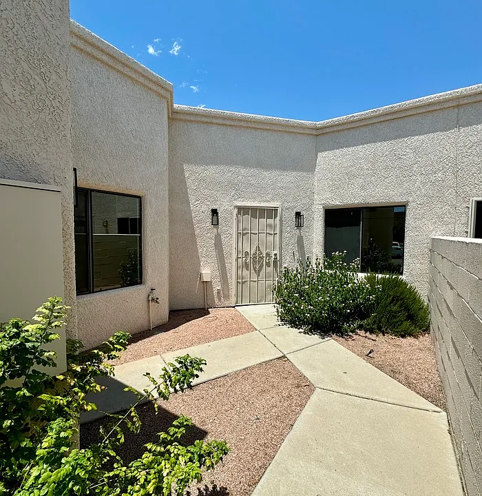 7847 E Roget Dr
