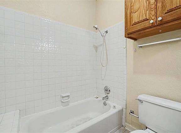 4th image of 6722 NW Maple Dr