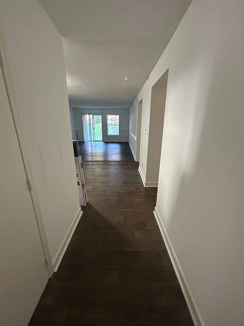 2504 Avent Ferry Rd Apt# 103 - Bev Roberts Rentals and Property Management — Photo 2
