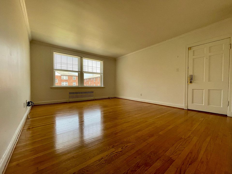1st image of 805 Westwood Dr #2