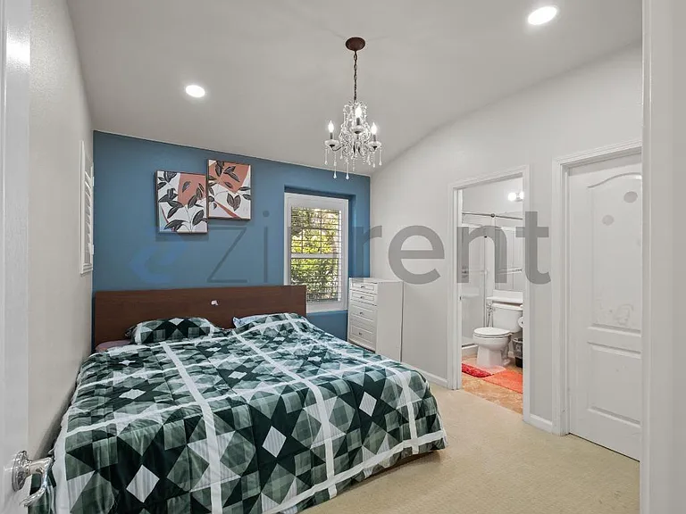 633 Farrington St — Photo 16