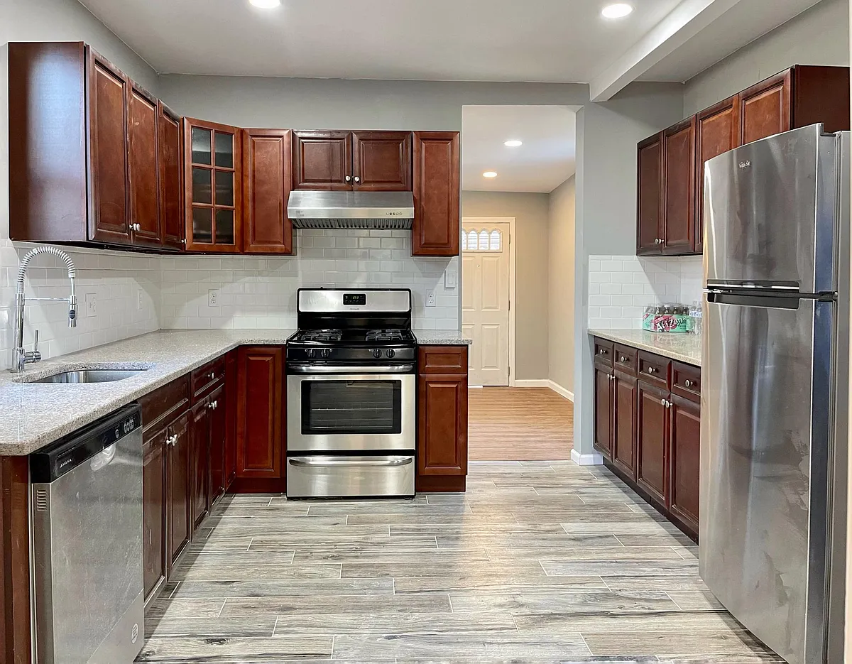 Kitchen - 241 S 4th Ave #A