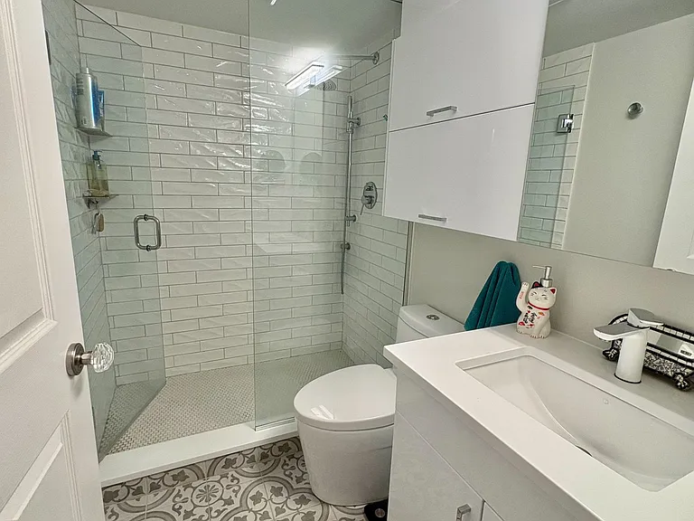 429 Somerset St W #402 — Photo 12