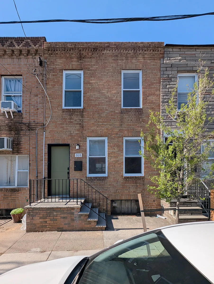 Building Photo - 918 Morris St