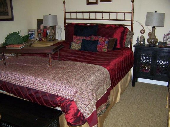 Guest bedrooms have very nice carpet. Split floorplan - gues