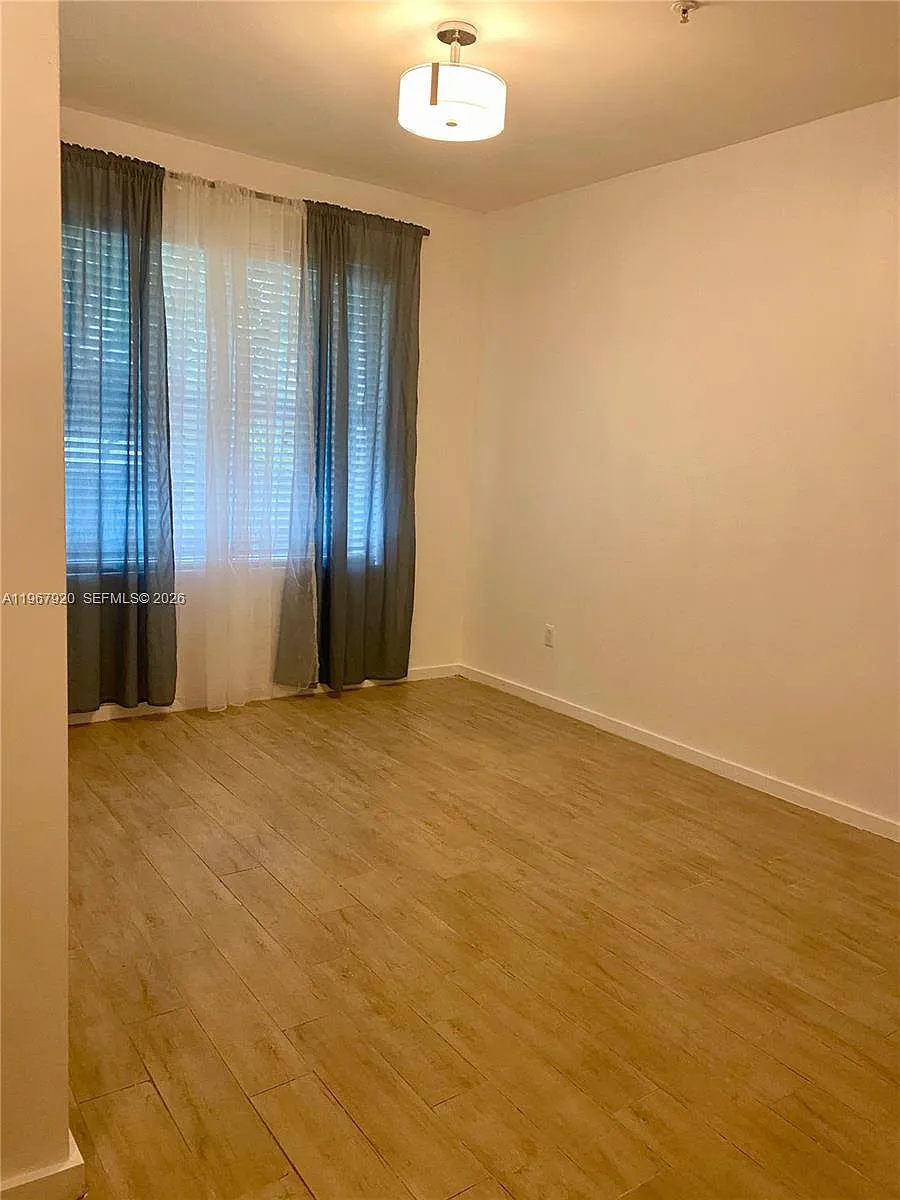Building Photo - 1611 Meridian Ave #106