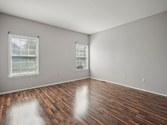 Master bedroom, any unit privacy on your side privacy!