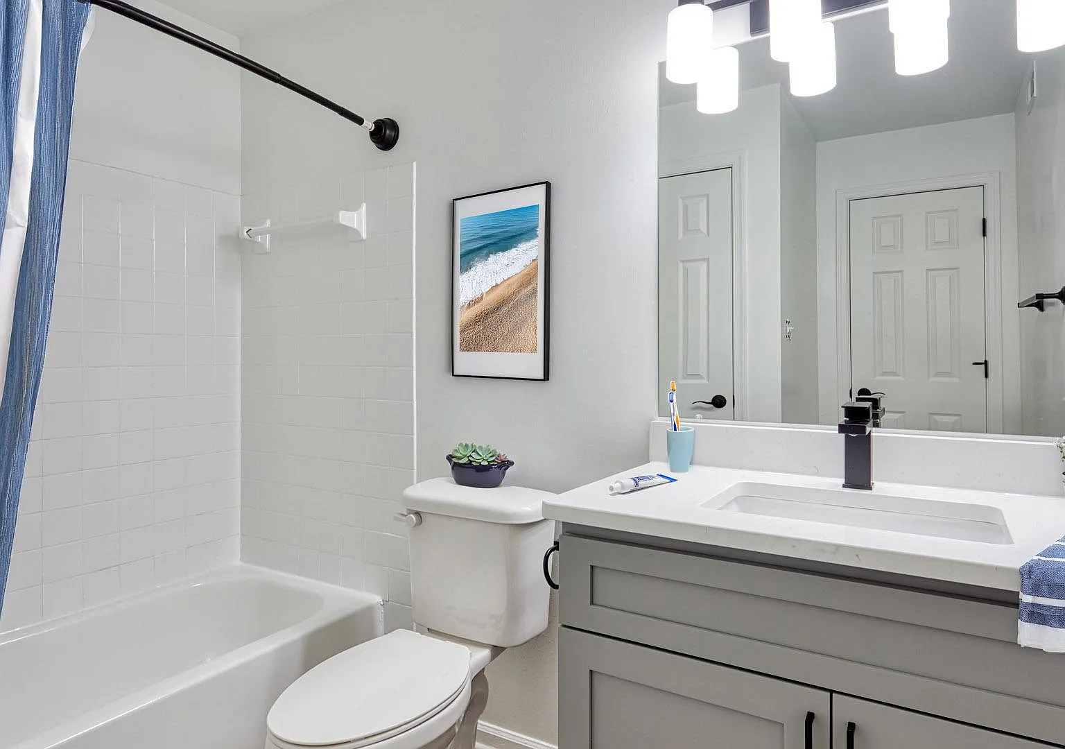 Latitudes Apartments — Photo 4