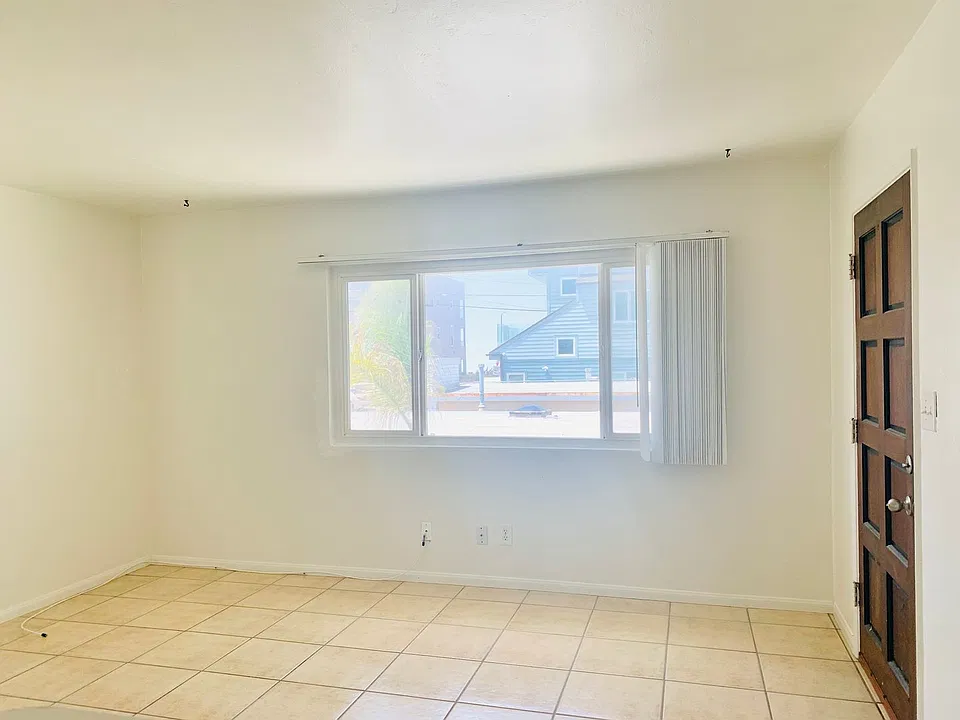 Bright Mission Beach 2BD/1BA Apartment across from Ocean w/ 2 Parking Spaces! $2,895/mo!