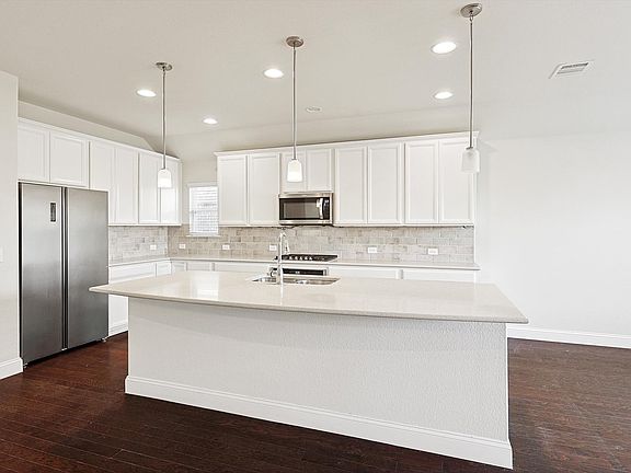 3rd image of 1329 Millican Ln