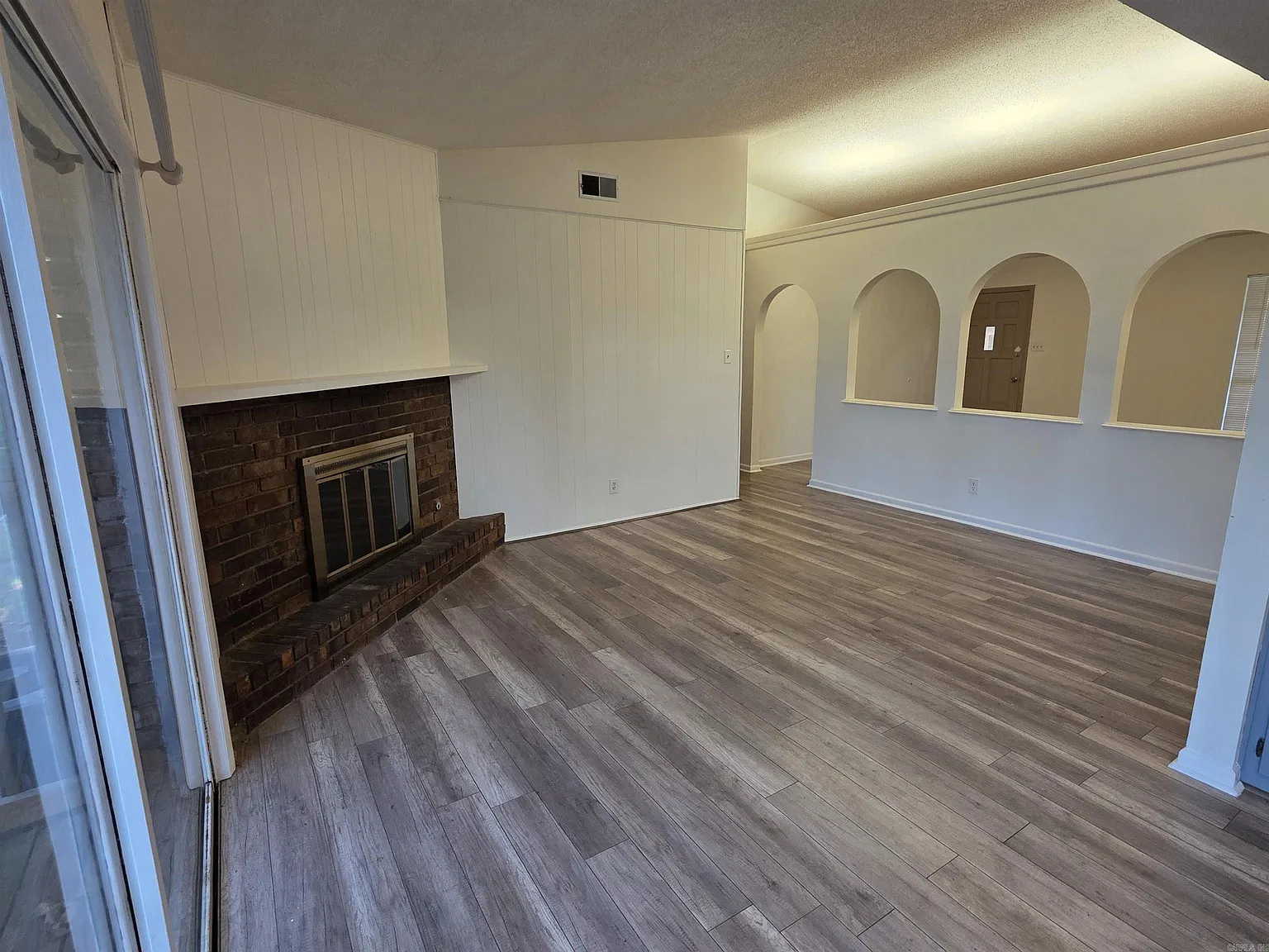 3 bed, 2.0 bath, 1254 sqft, $1,350 — Photo 4