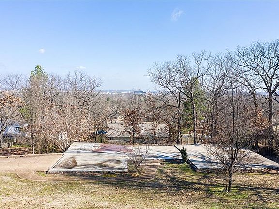3rd image of 2817 Glen Flora Way