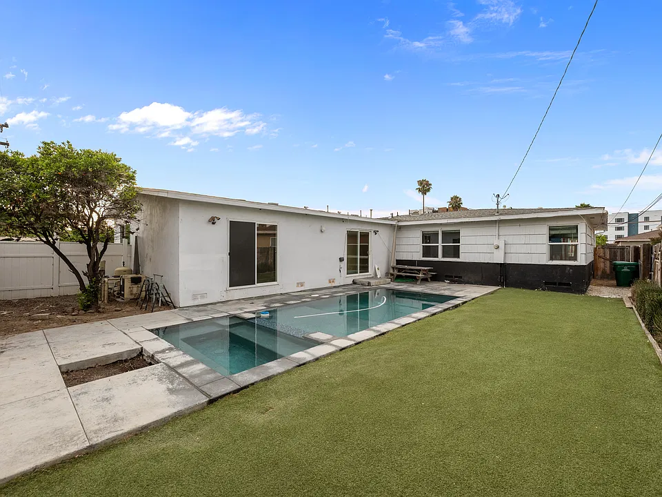 6233 Dorothy Dr