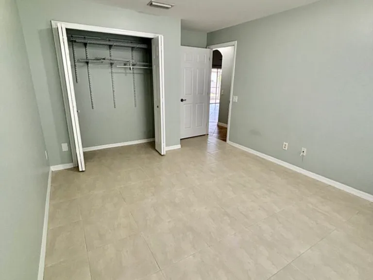 1405 Trafalgar Pkwy — Photo 51