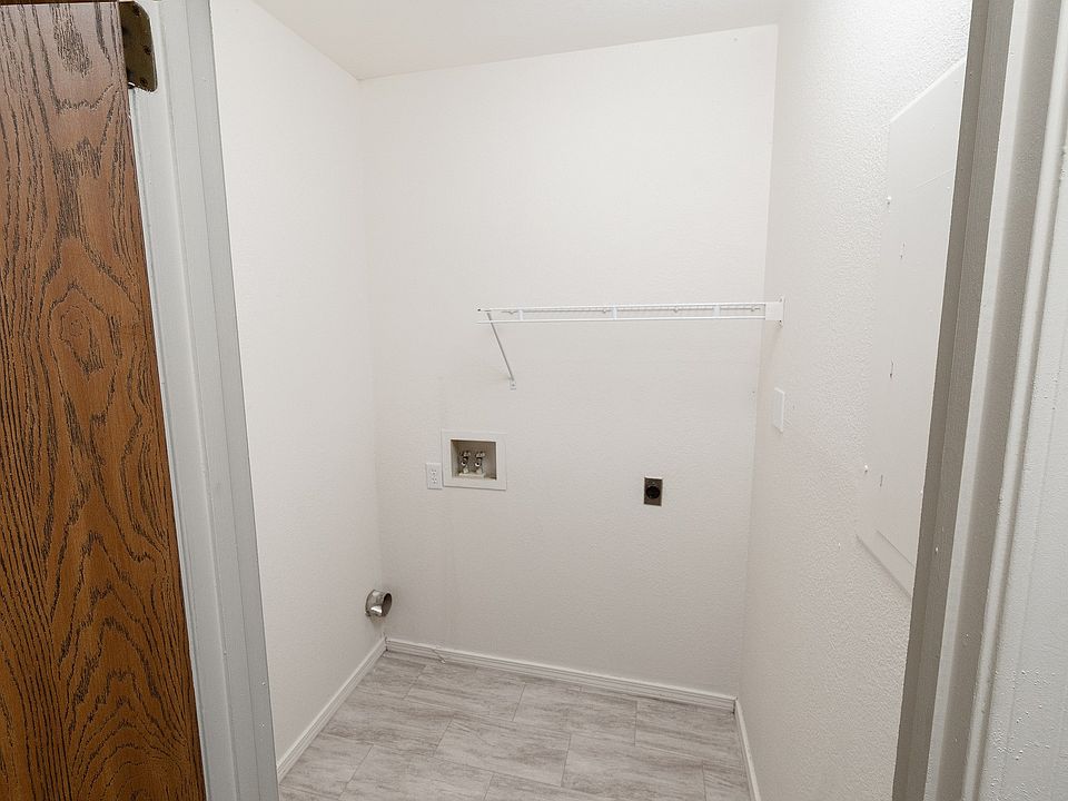 Laundry Area with Washer & Dryer Connections