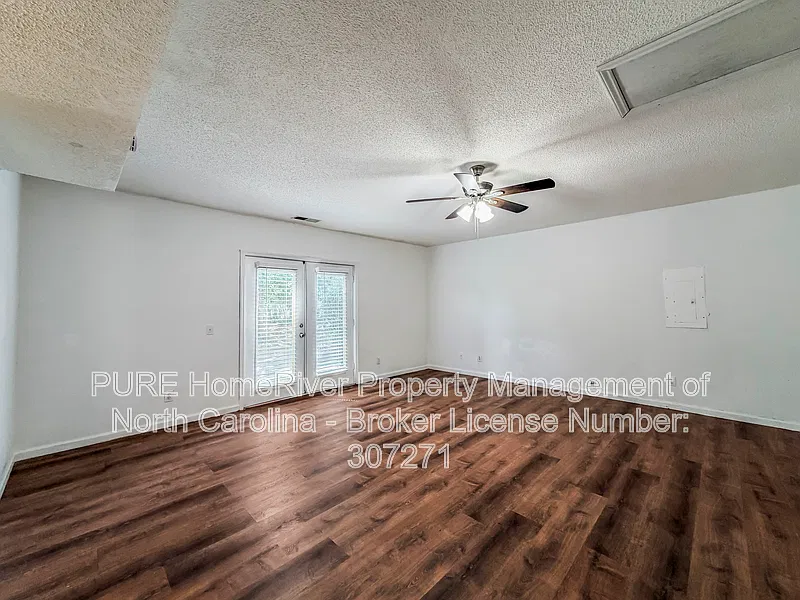 3 bed, 2.5 bath, 1836 sqft, $1,945 — Photo 3