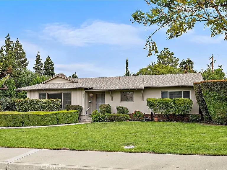 509 California Dr — Photo 2